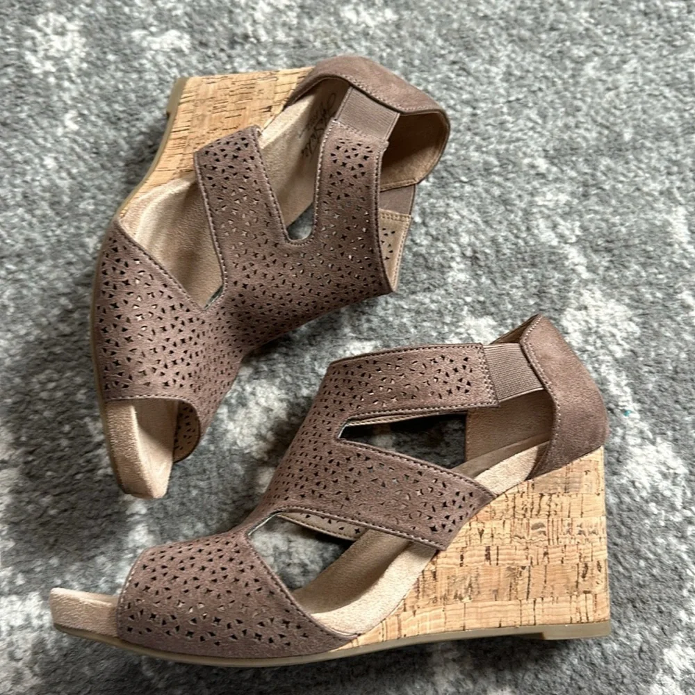 Life Stride Geometric Cutout Wedge Heel Slingback - Heidi 💚